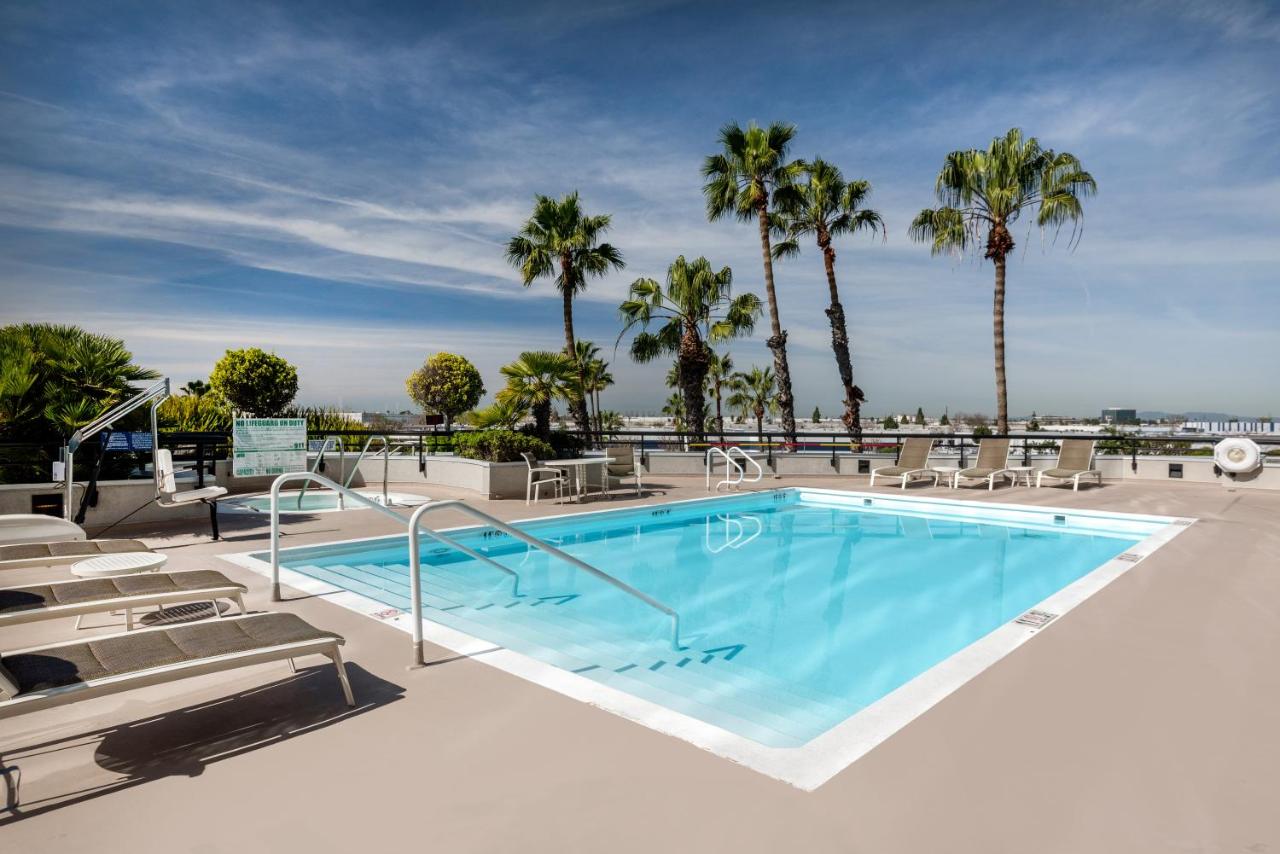 Rooftop swimming pool: Holiday Inn Los Angeles Gateway-Torrance, an IHG Hotel