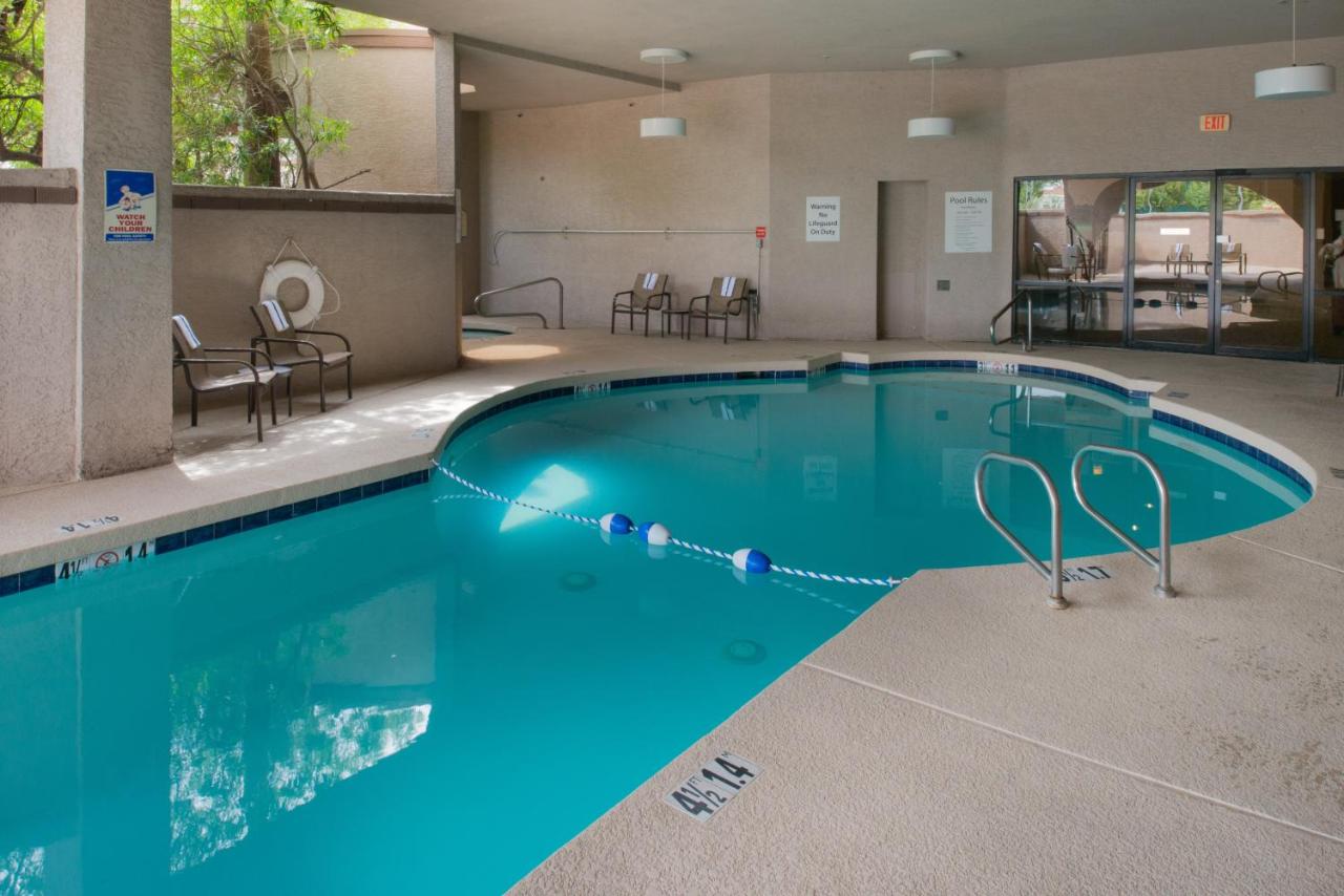 Heated swimming pool: GreenTree Hotel Phoenix West