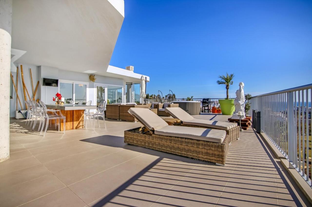 Apartment Luxury penthouse with Jacuzzi and Seaviews ...