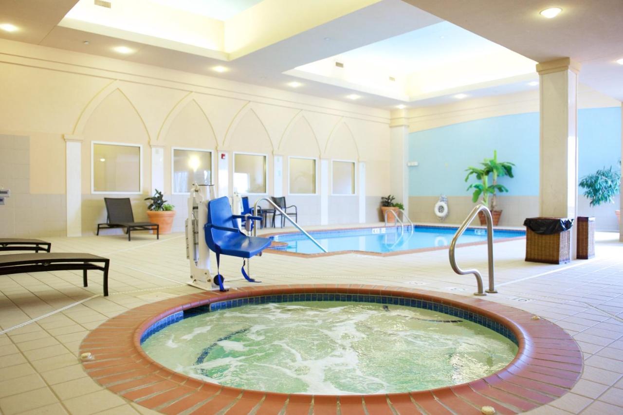 Heated swimming pool: Holiday Inn Effingham, an IHG Hotel