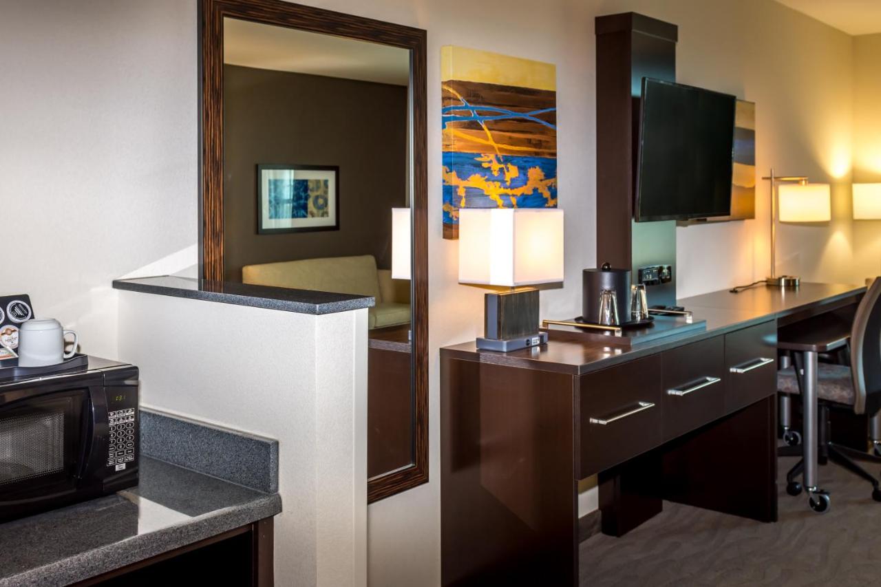 Deluxe Inn — photo 19