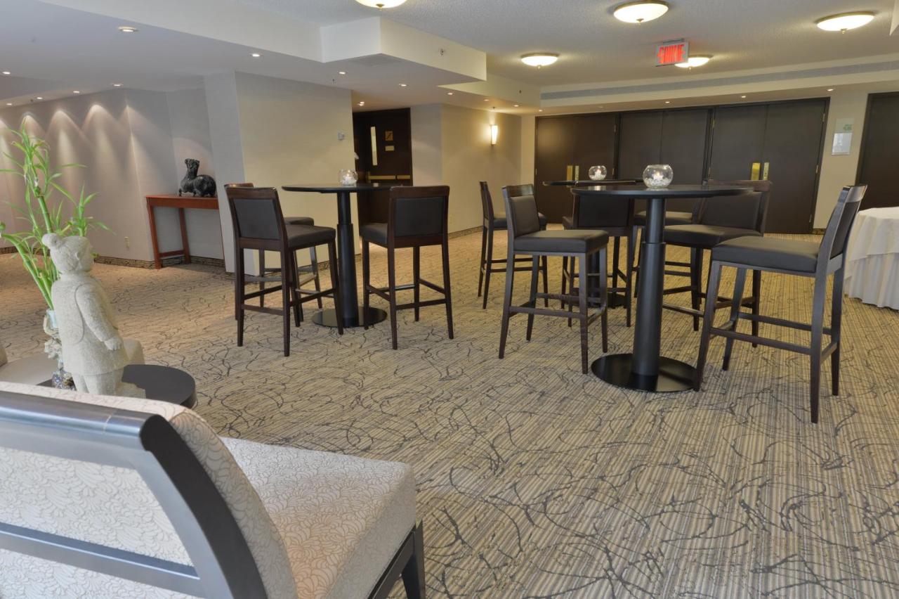 Holiday Inn Montreal Centre Ville Downtown, an IHG Hotel photo