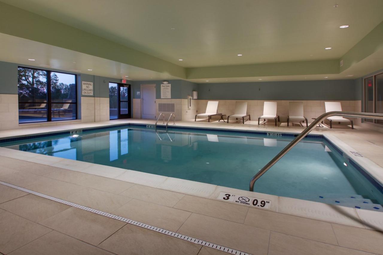 Heated swimming pool: Holiday Inn Express & Suites - Elizabethtown North, an IHG Hotel