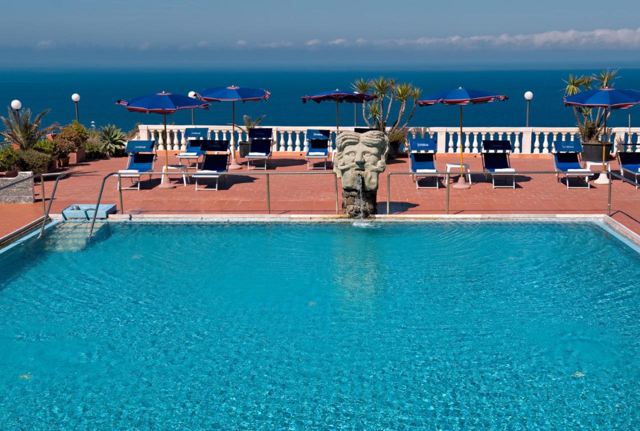 Heated swimming pool: Hotel Grazia alla Scannella