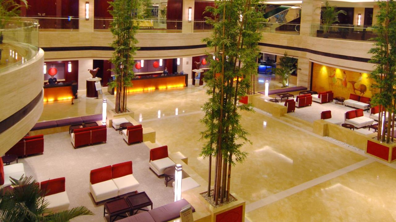 Crowne Plaza Shanghai Pudong, an IHG Hotel photo