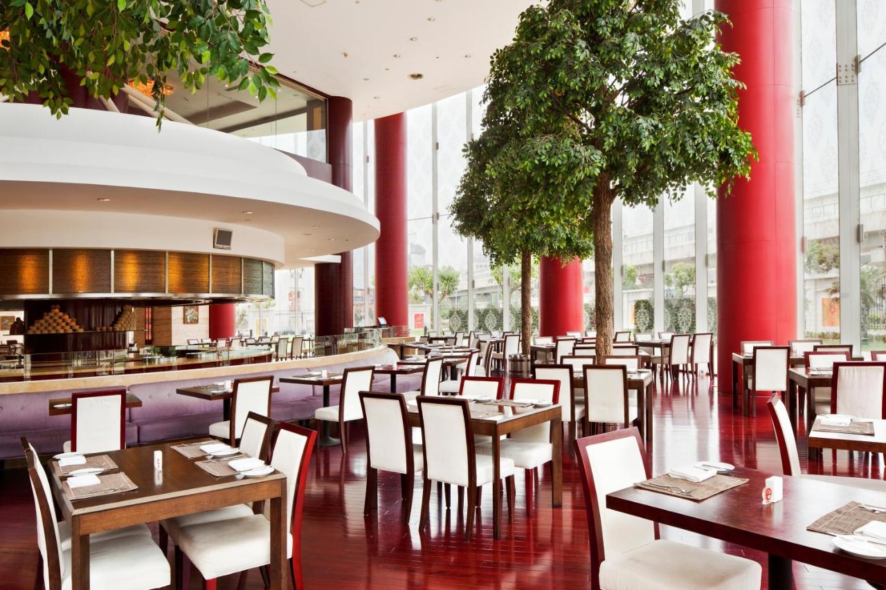 Crowne Plaza Shanghai Pudong, an IHG Hotel photo
