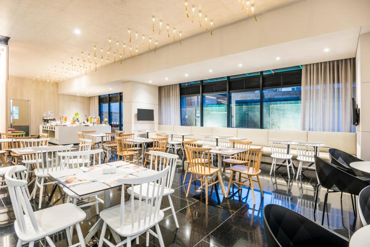 Holiday Inn Express & Suites Bogota Zona Financiera, an IHG Hotel photo