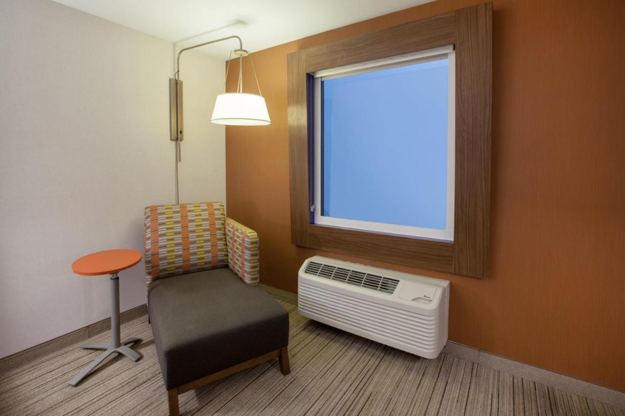 Holiday Inn Express & Suites Austin North Central by IHG - 5