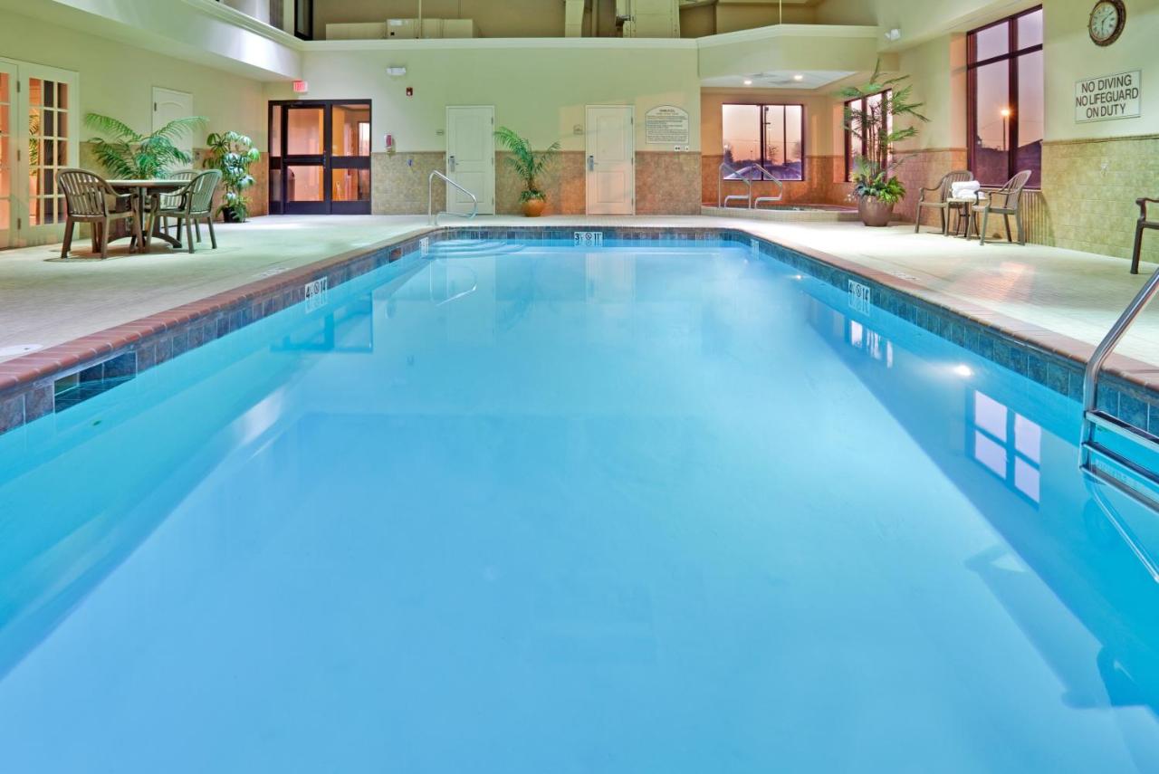 Heated swimming pool: Holiday Inn Express Hotel & Suites Cape Girardeau I-55, an IHG Hotel