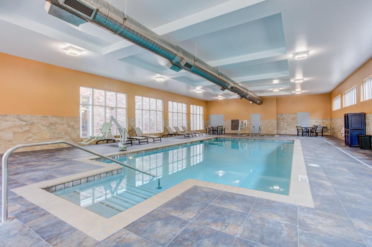 Heated swimming pool: Holiday Inn Lafayette North, an IHG Hotel