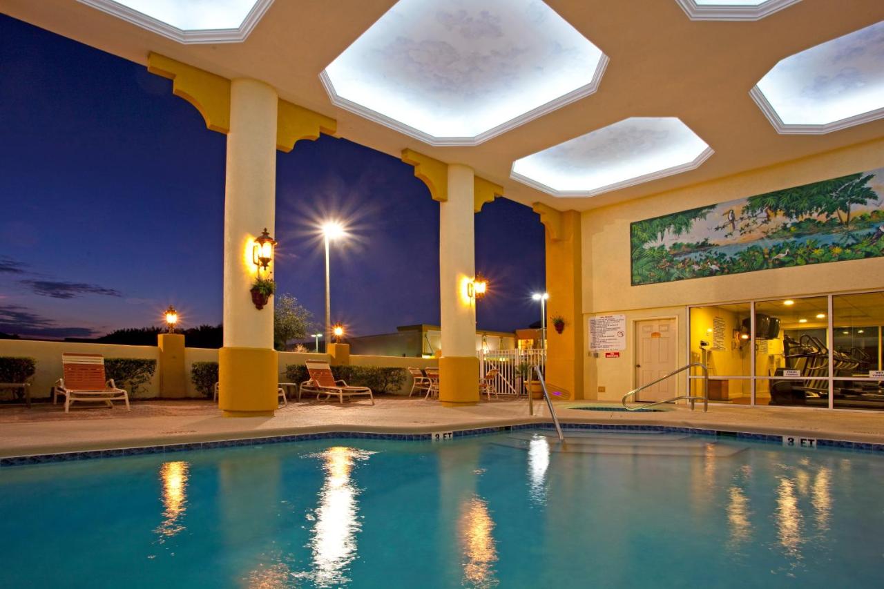 Heated swimming pool: Holiday Inn Express Hotel & Suites Cocoa Beach, an IHG Hotel