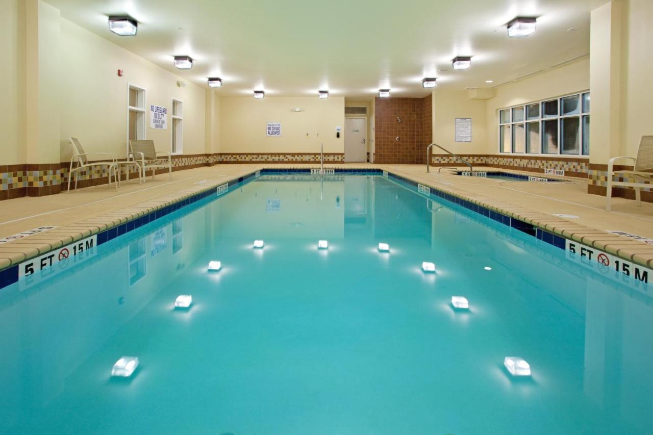 Heated swimming pool: Holiday Inn Express and Suites Newberry, an IHG Hotel