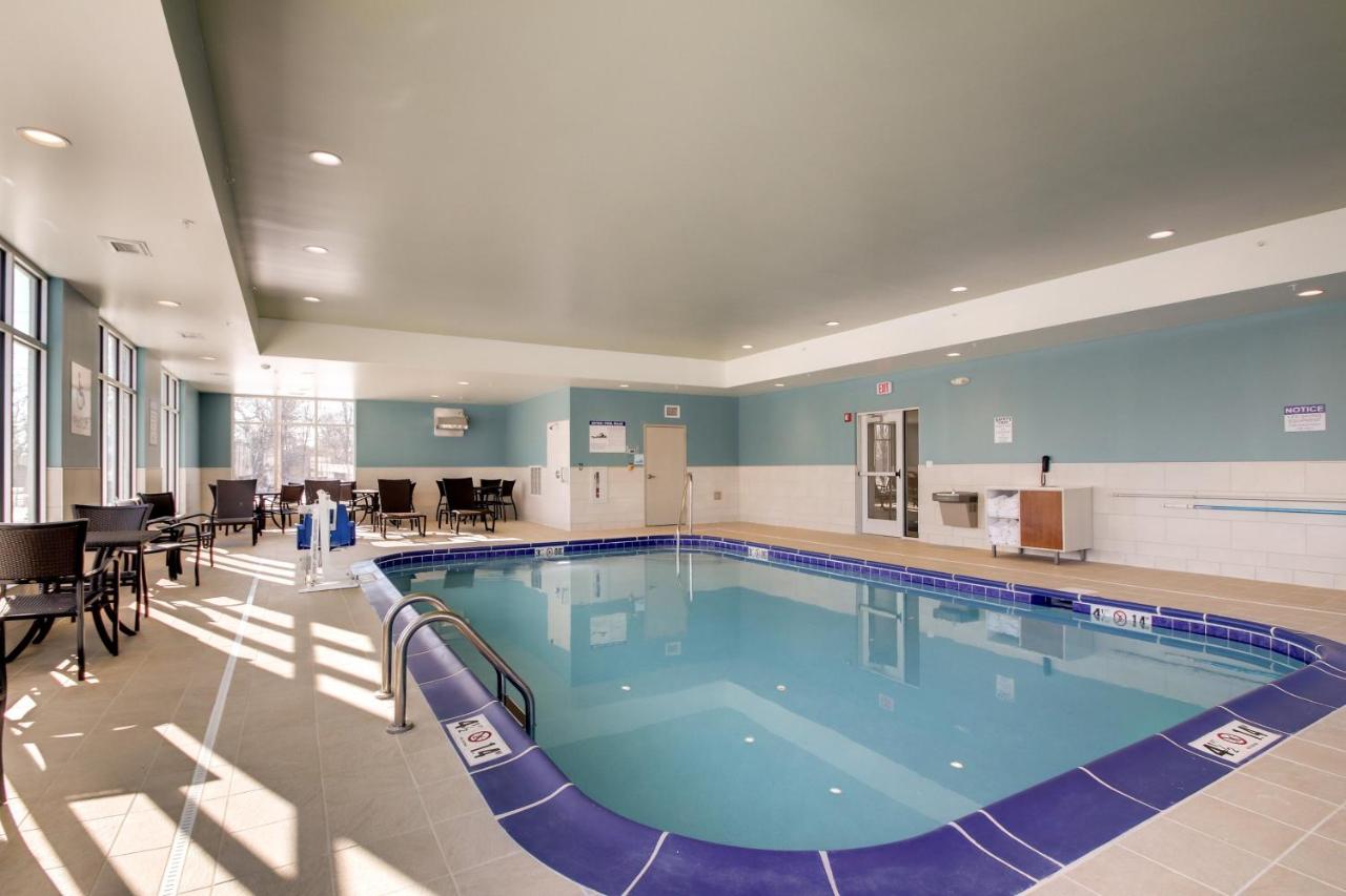 Heated swimming pool: Holiday Inn Express & Suites Galesburg, an IHG Hotel