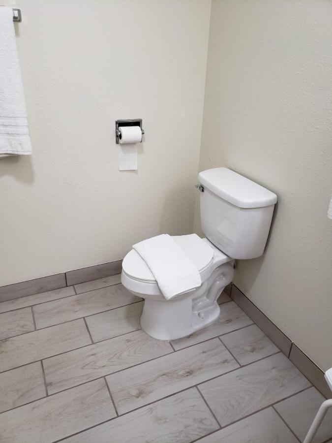 Value Inn & Suites Salina — photo 15