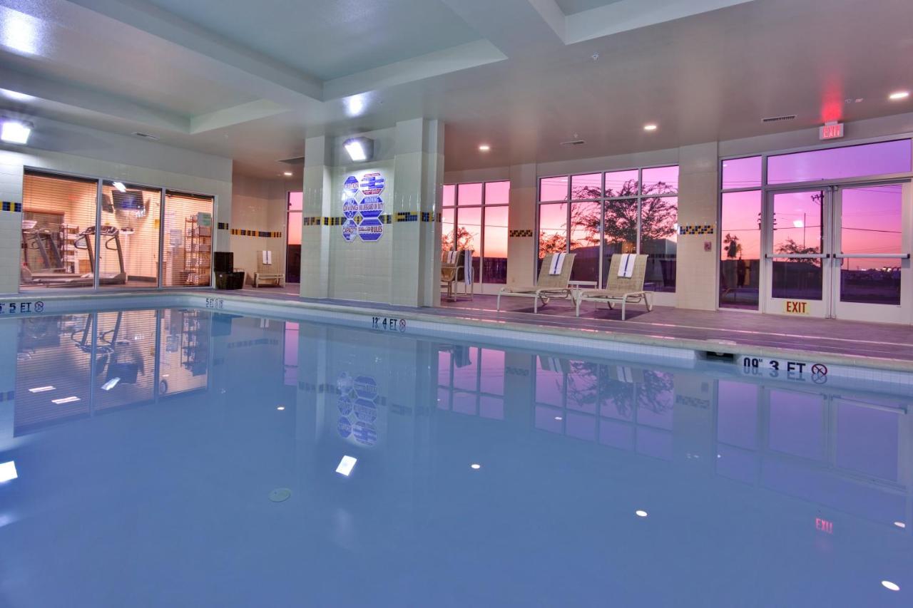 Heated swimming pool: Holiday Inn Hotel & Suites Bakersfield, an IHG Hotel