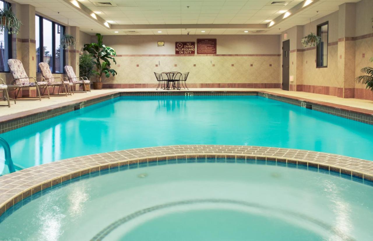 Heated swimming pool: Holiday Inn Express & Suites Houston - Memorial Park Area, an IHG Hotel