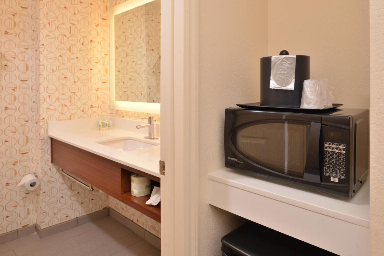 Travelers Inn and Suites Raleigh — photo 3