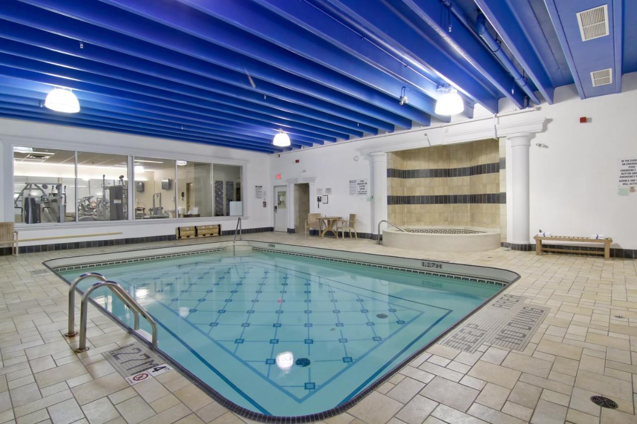 Heated swimming pool: Holiday Inn Hotel & Suites St.Catharines-Niagara, an IHG Hotel