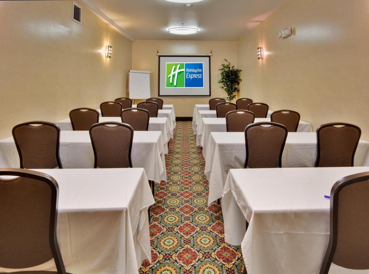 Фото Holiday Inn Express Hotel & Suites Ontario Airport-Mills Mall, an IHG Hotel