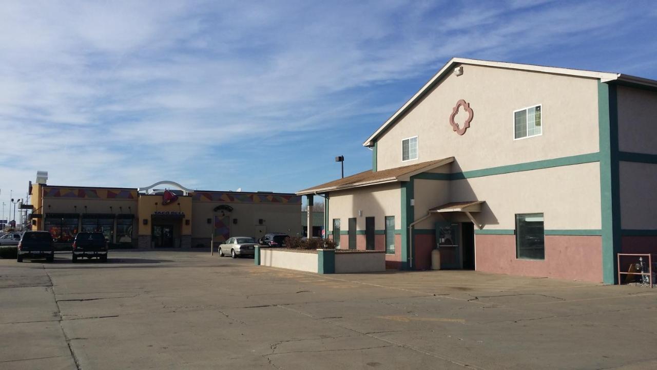 Value Inn & Suites Salina — photo 16