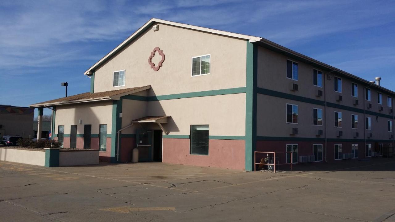Value Inn & Suites Salina — photo 17
