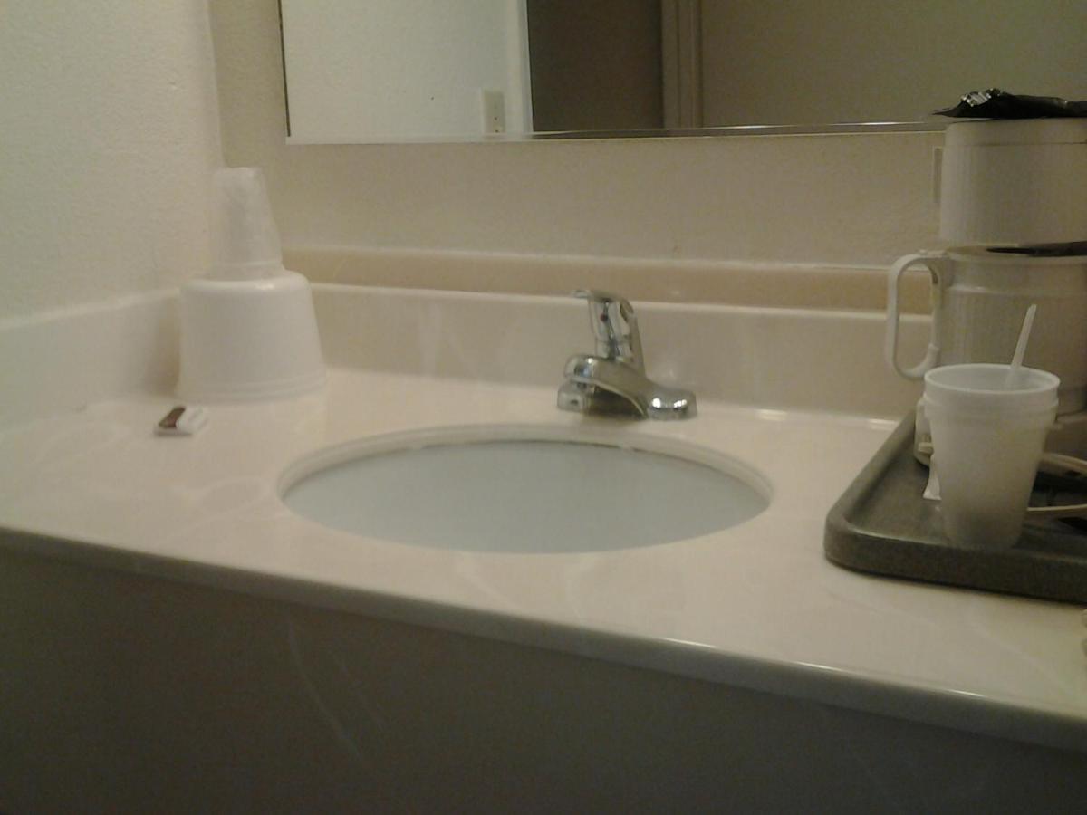 Budget Inn — photo 8