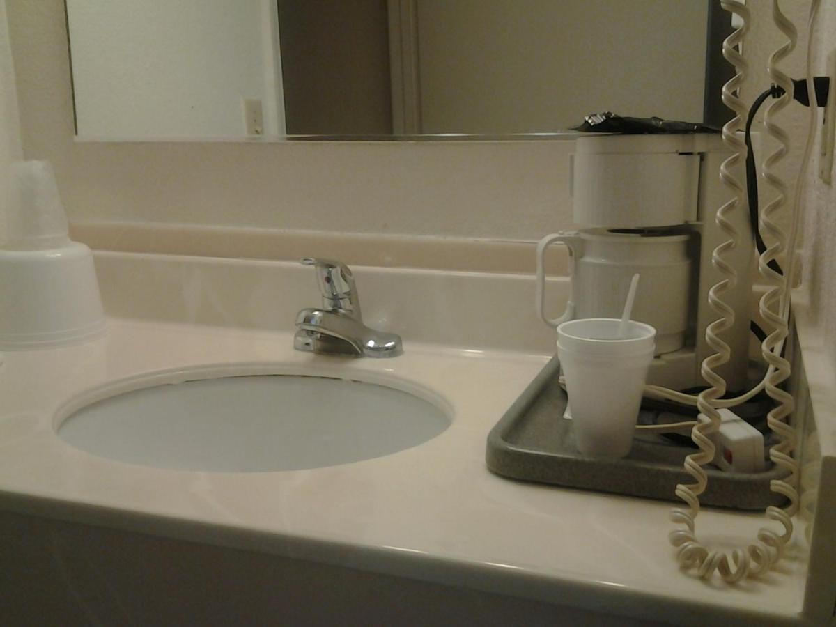 Budget Inn — photo 3