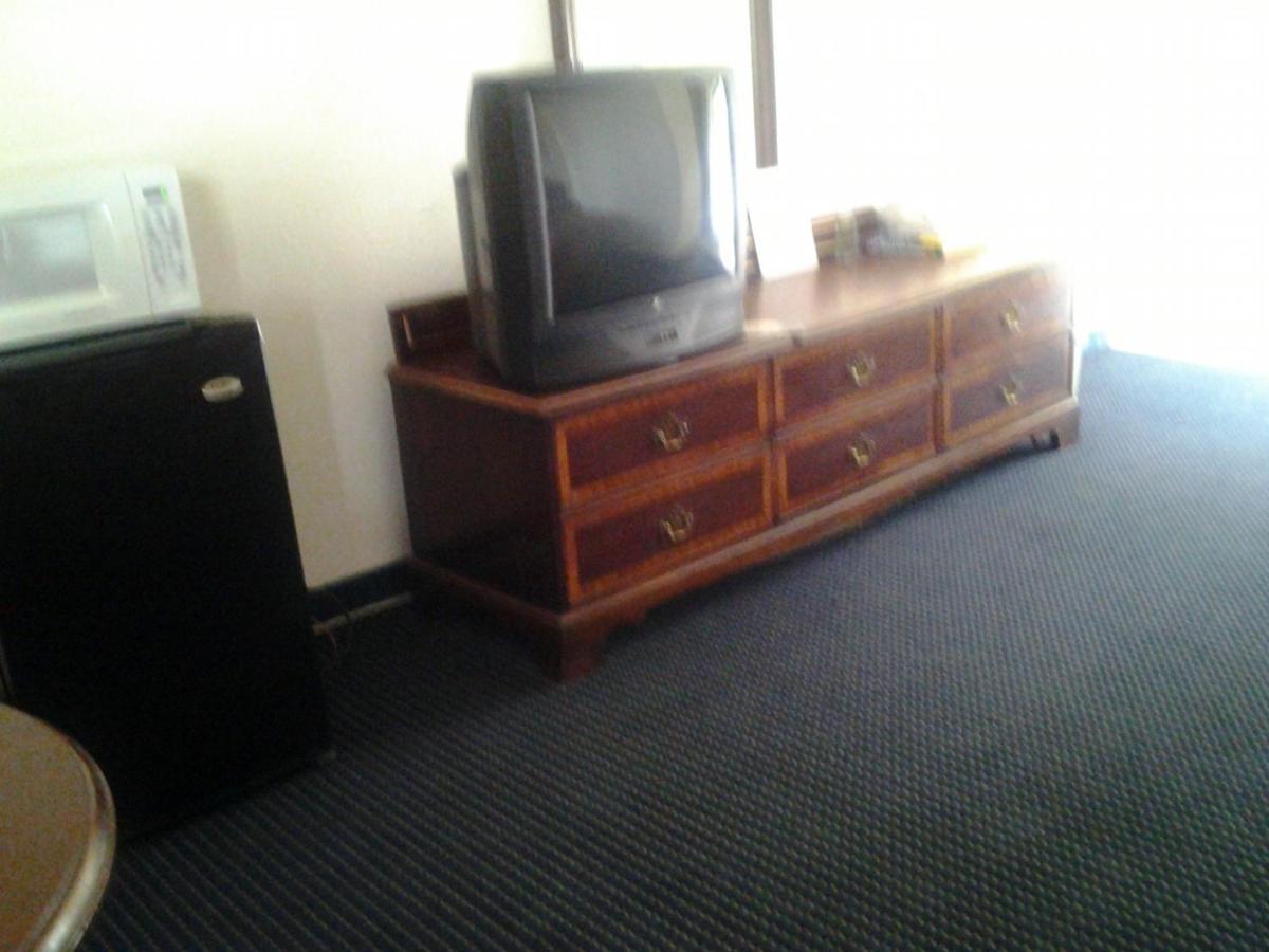 Budget Inn — photo 12
