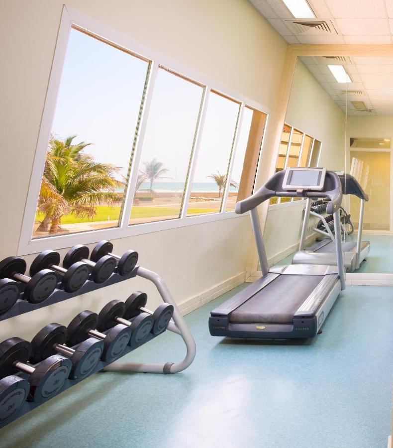 Tennis court: Masira Island Resort