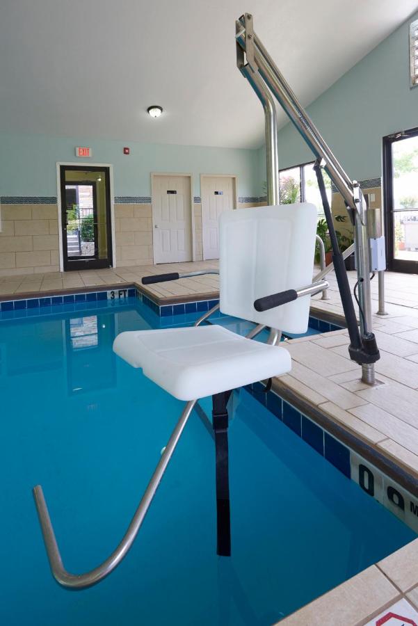 Heated swimming pool: Holiday Inn Express & Suites Birmingham South - Pelham, an IHG Hotel