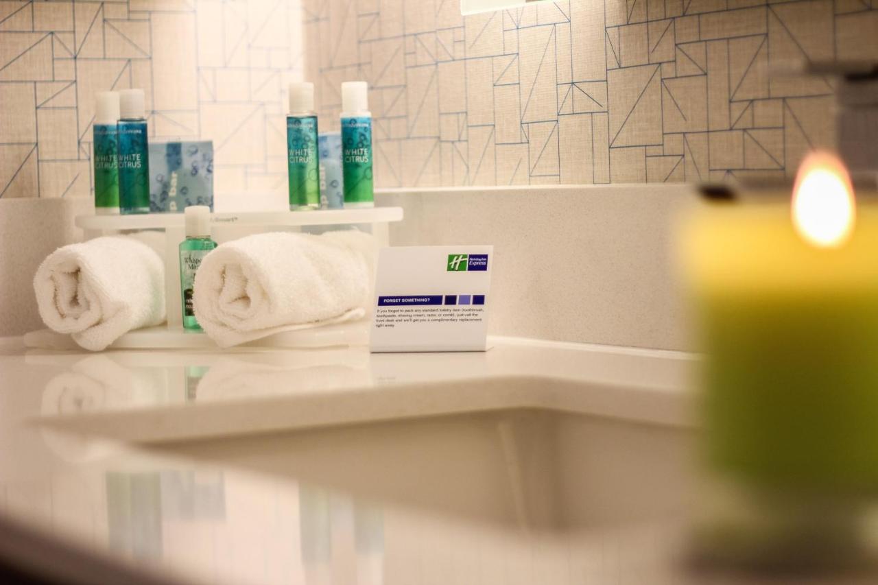 Holiday Inn Express & Suites Miami Airport East by IHG - 3