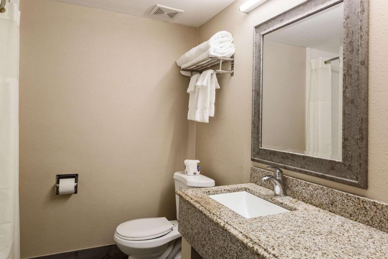 Fairmount Inn & Suites - Stroudsburg — photo 12