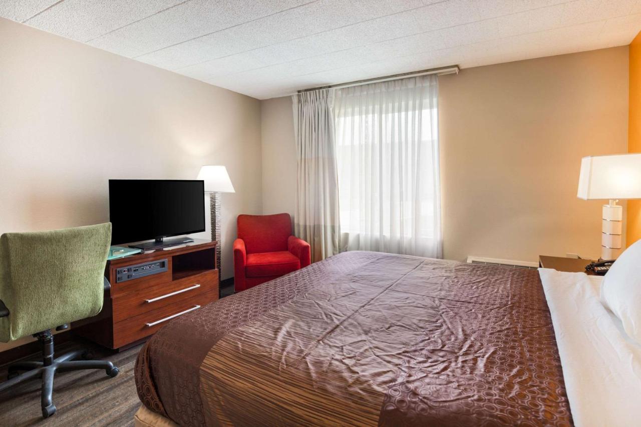 Fairmount Inn & Suites - Stroudsburg — photo 13
