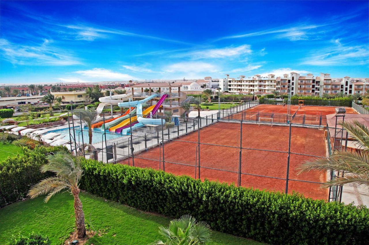 Tennis court: Desert Rose Resort