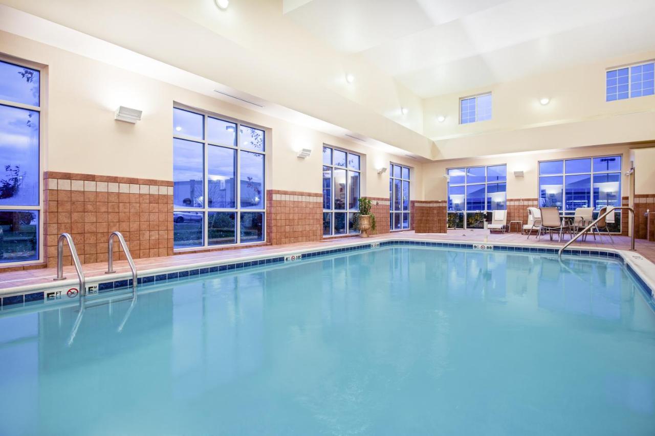 Heated swimming pool: Candlewood Suites Pittsburgh-Cranberry, an IHG Hotel