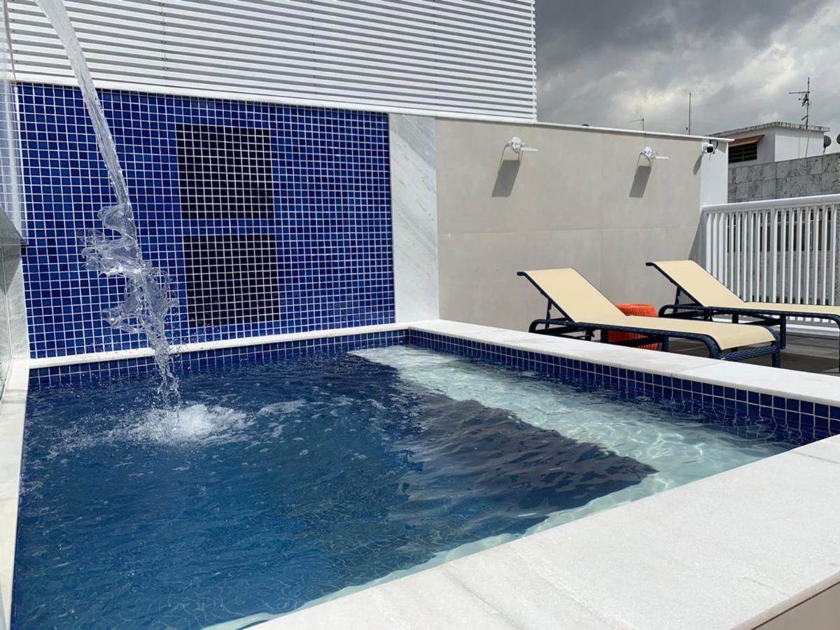 Rooftop swimming pool: Petit Rio Hotel
