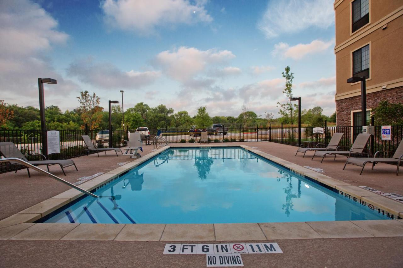 Staybridge Suites Austin South Interstate Hwy 35 by IHG - 2
