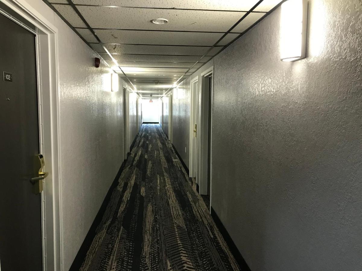 HomeTown Inn — photo 17