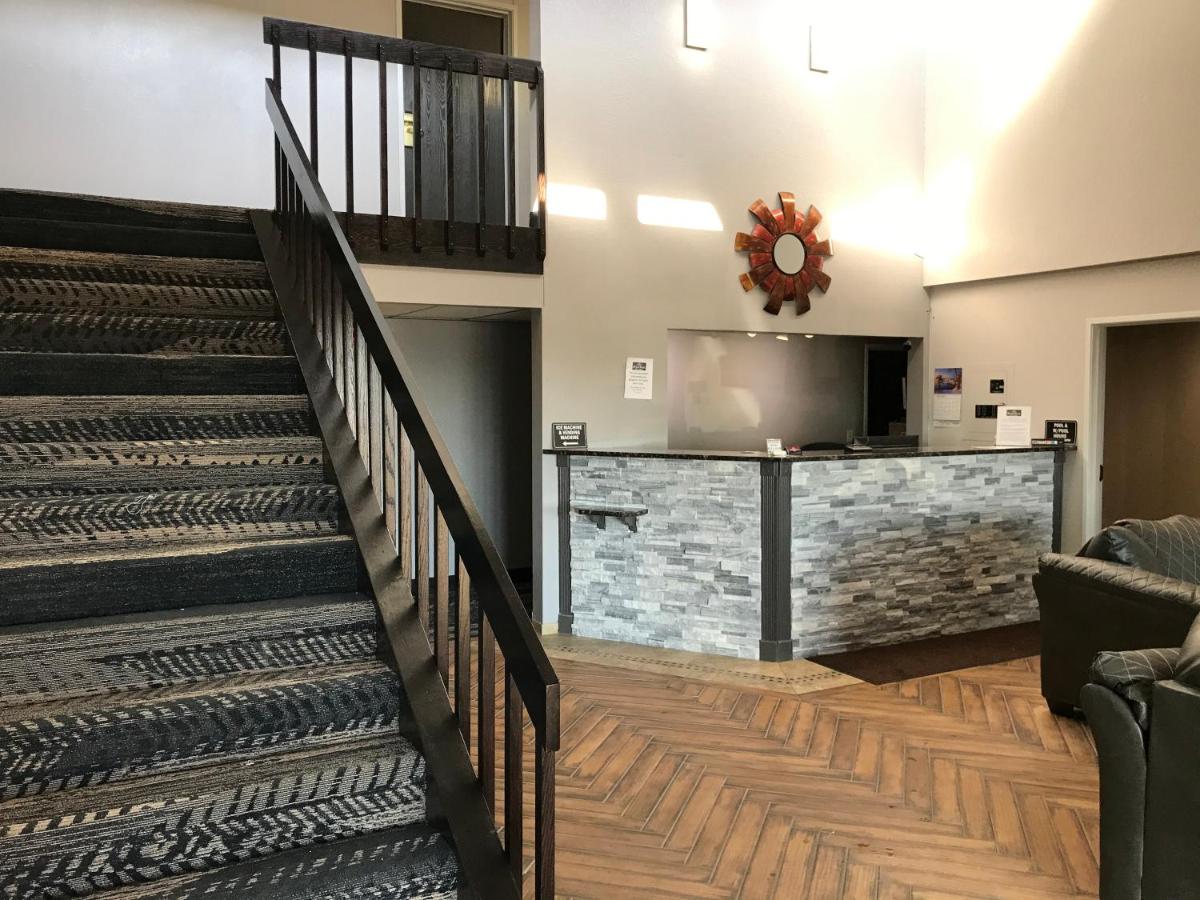 HomeTown Inn — photo 15