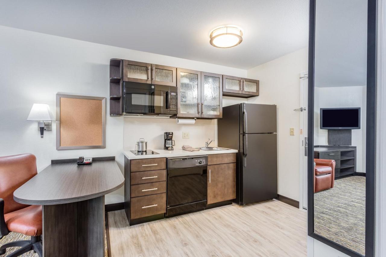 Candlewood Suites Secaucus by IHG - 4