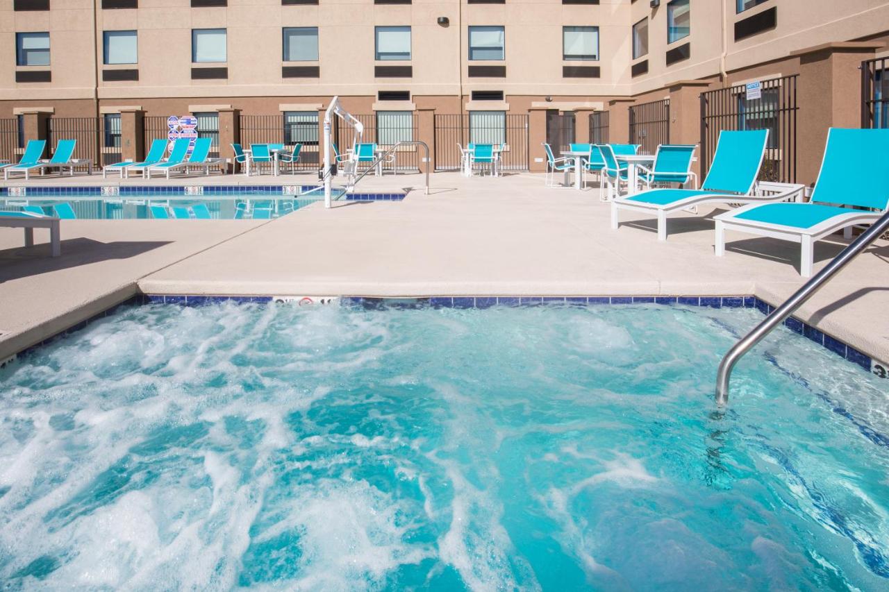 Heated swimming pool: Holiday Inn Express & Suites Pahrump, an IHG Hotel