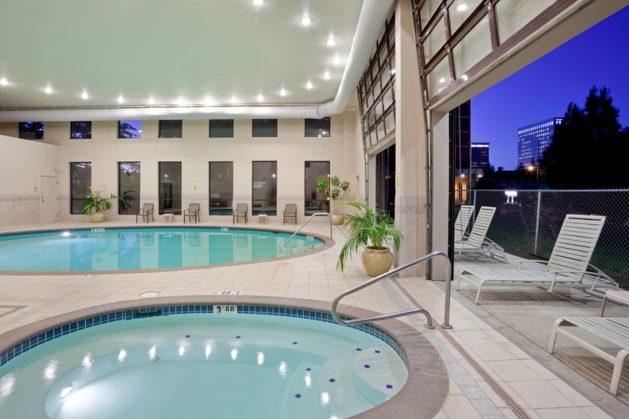 Heated swimming pool: Crowne Plaza Hotel Portland-Downtown Convention Center, an IHG Hotel