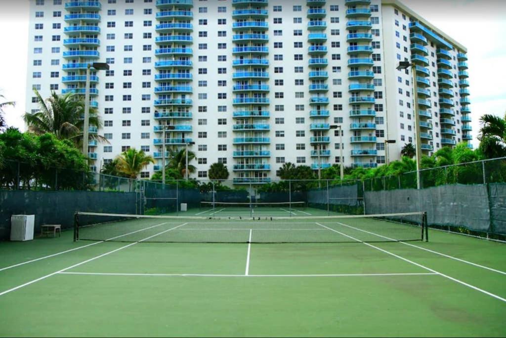 Tennis court: Beautiful Apartment Steps Away from the Beach