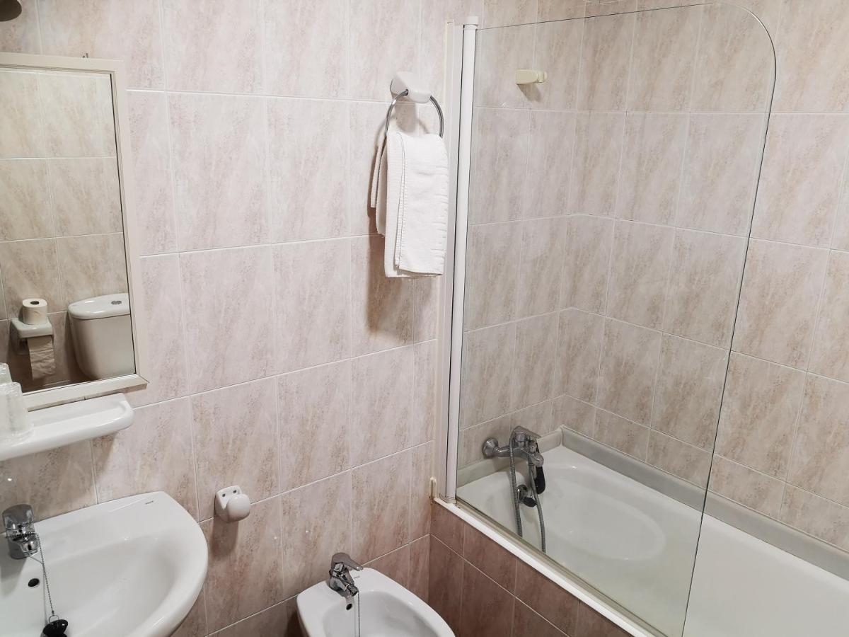 Guesthouse Hostal Los Hermanos, Baza, Spain - Booking.com