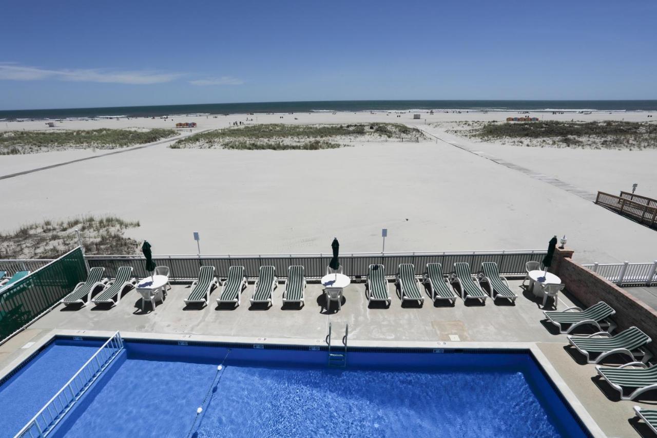 Commander by the Sea Motel — photo 1