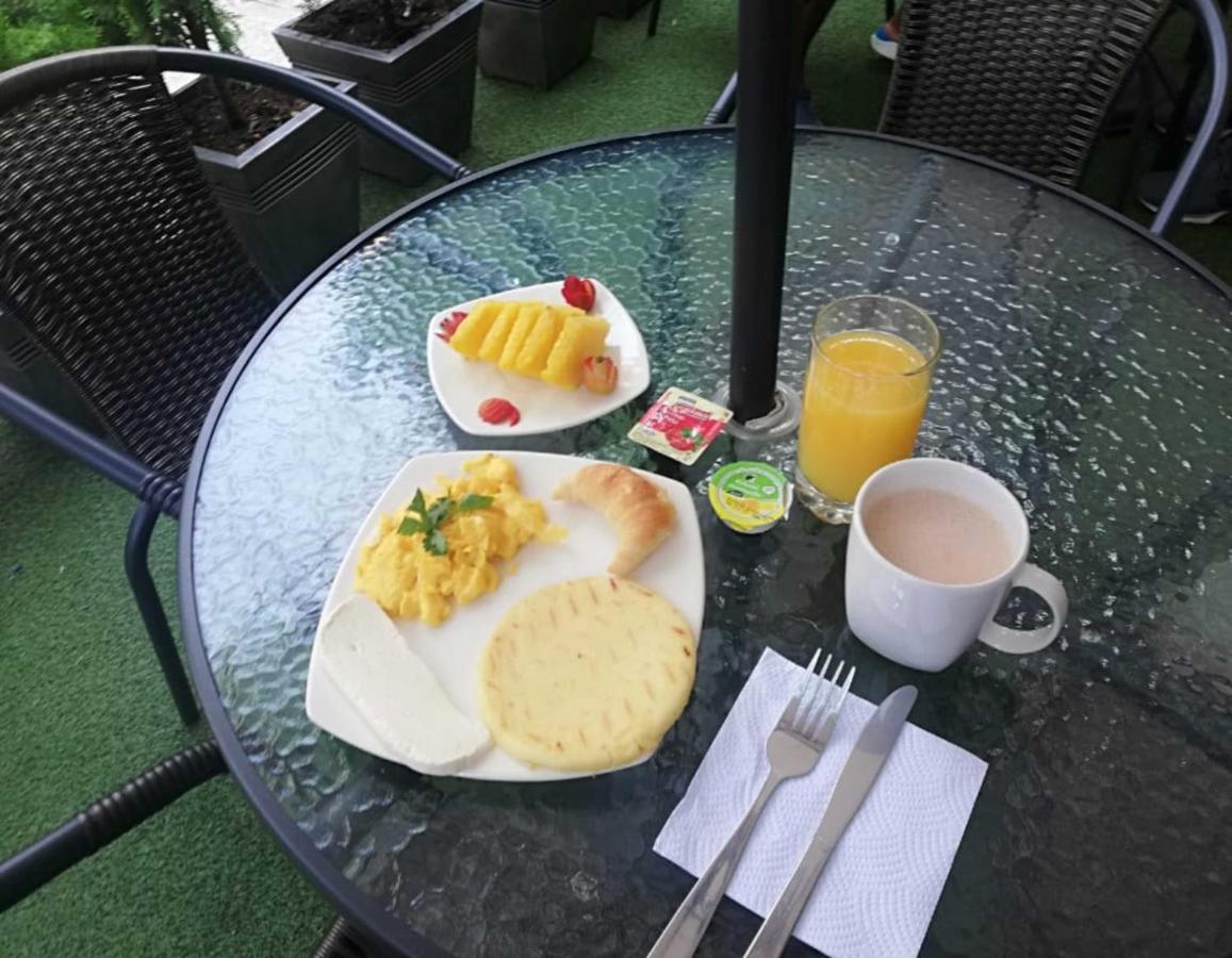 Hotel Boutique Laureles Medellin (HBL) photo