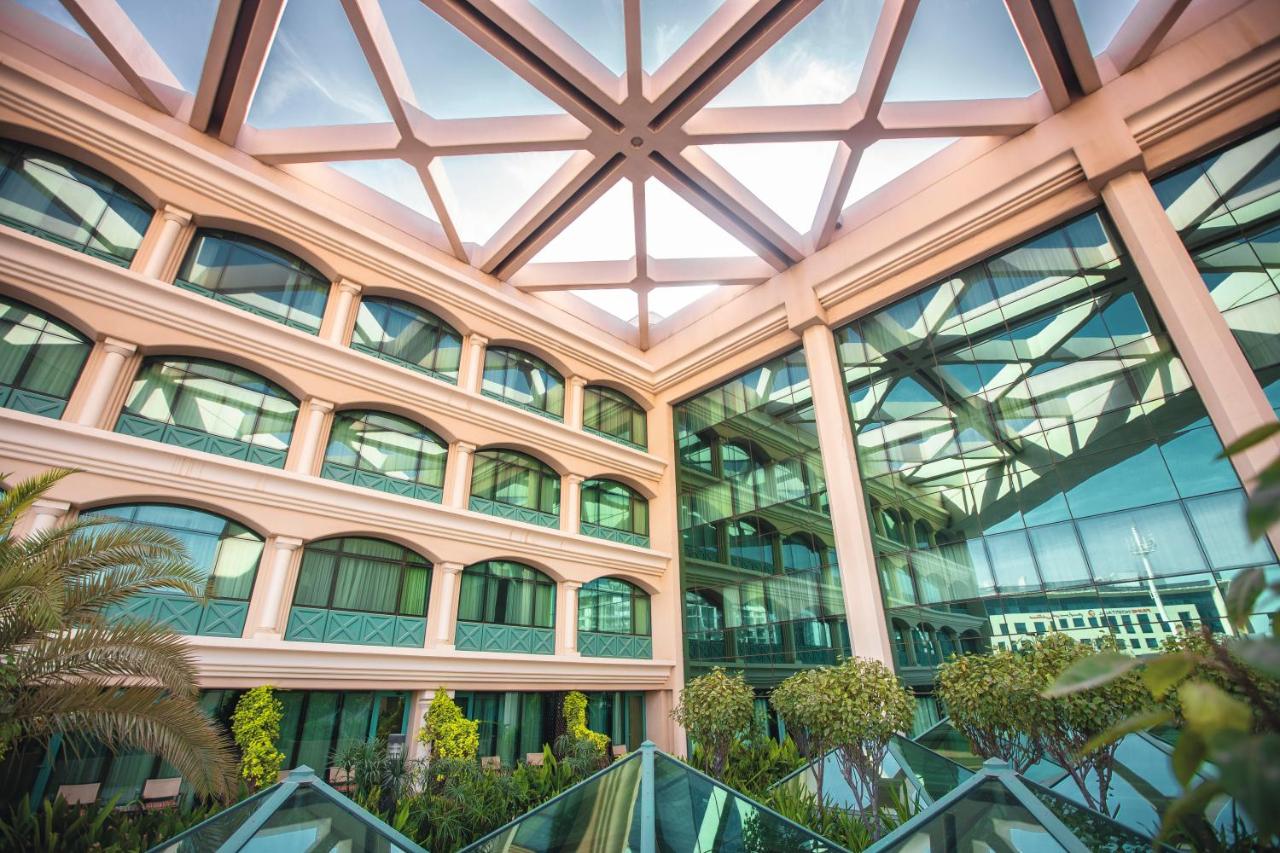 Mövenpick Grand Al Bustan photo