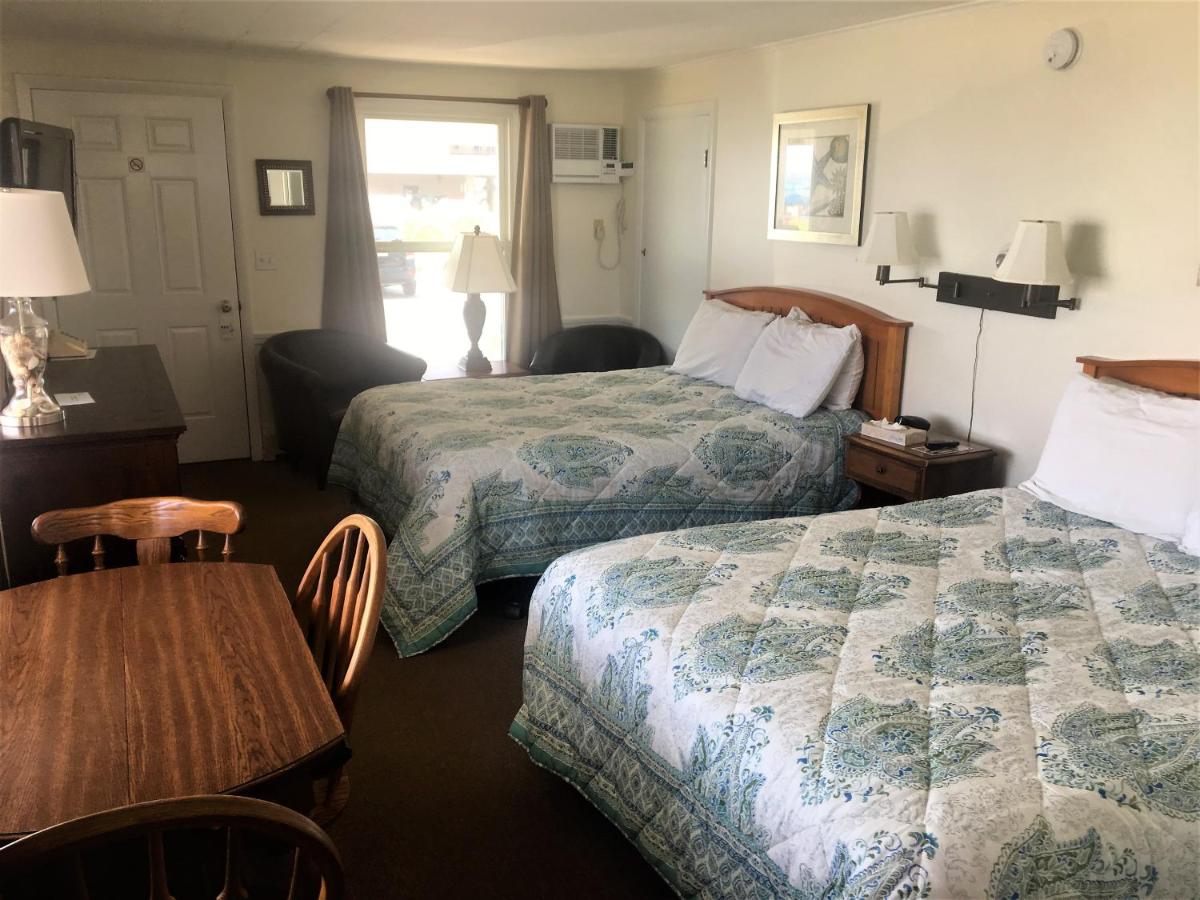 Sandpiper Beachfront Motel — photo 24