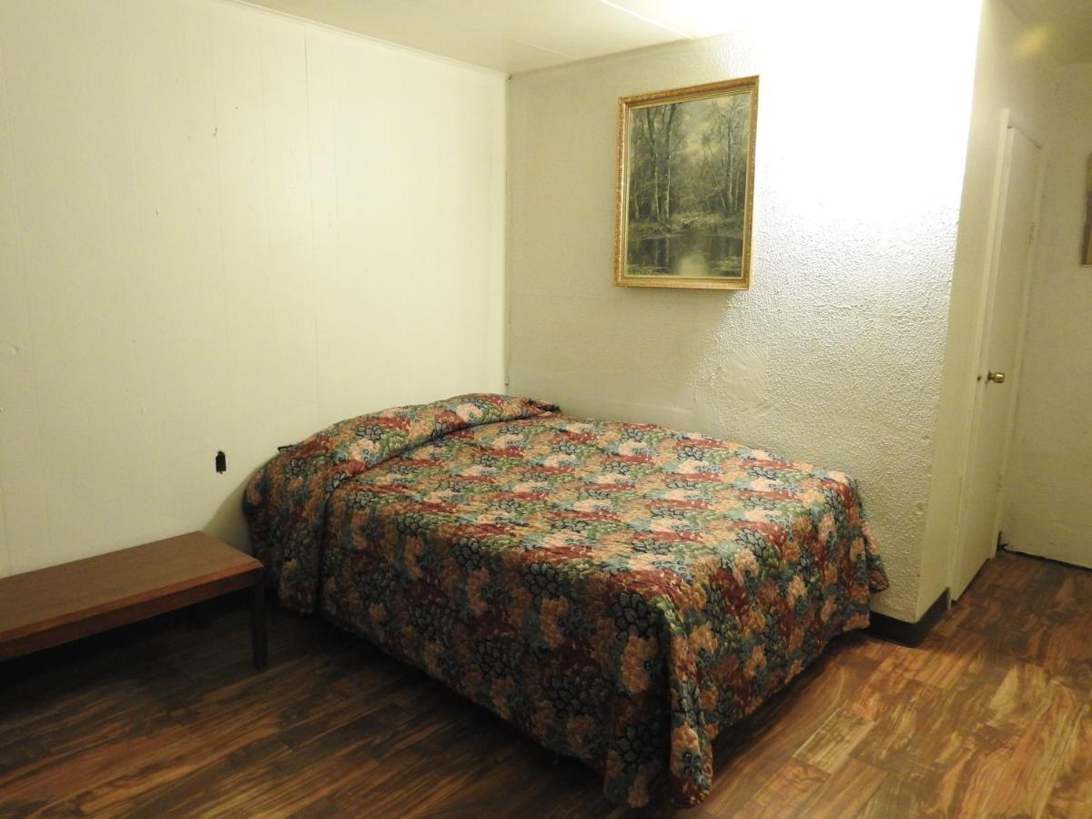 Lawrenceburg Motel — photo 4