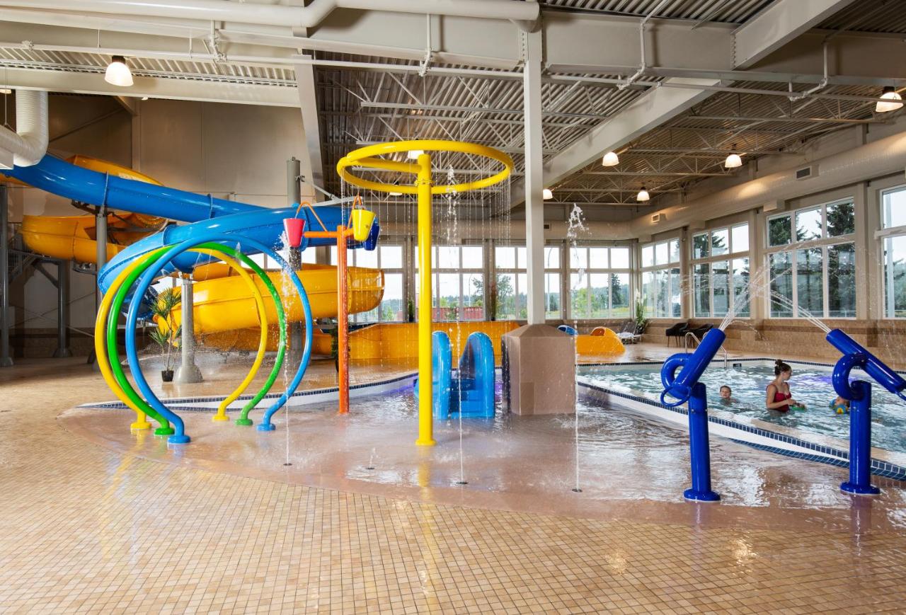 Water park: Pomeroy Inn & Suites Prince George